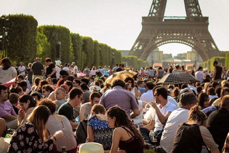 новость 22-07-2019 Чрезмерный туризм вызывает озабоченность у парижан
