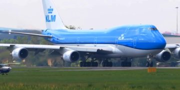 Авиакомпания KLM просит пассажиров пересесть на поезда