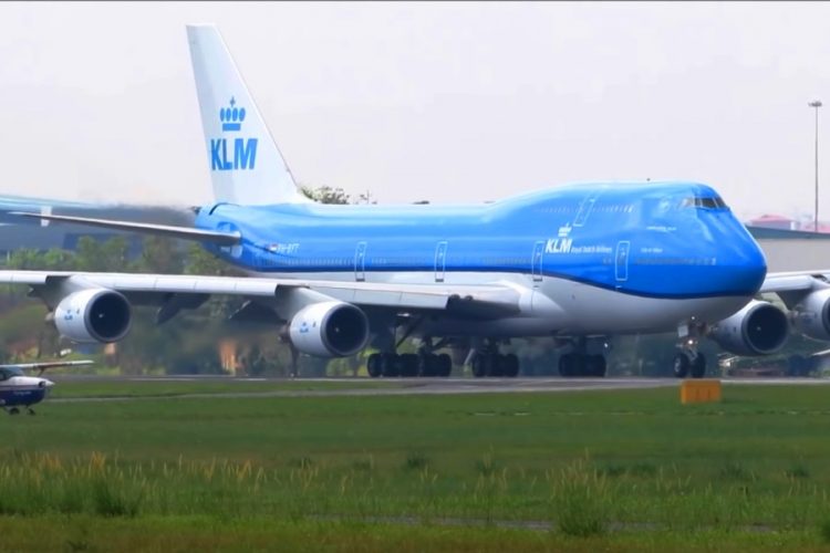 Авиакомпания KLM просит пассажиров пересесть на поезда