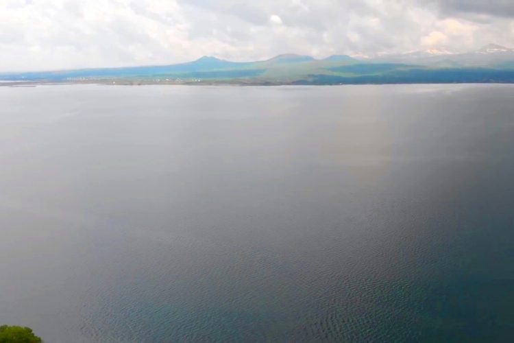 Высокогорное озеро Севан в Армении может исчезнуть