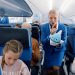 Пассажирка авиакомпании KLM возмущена просьбой прикрыть грудь во время кормления