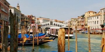 Очередной круизный лайнер едва не попал в аварию в Венеции