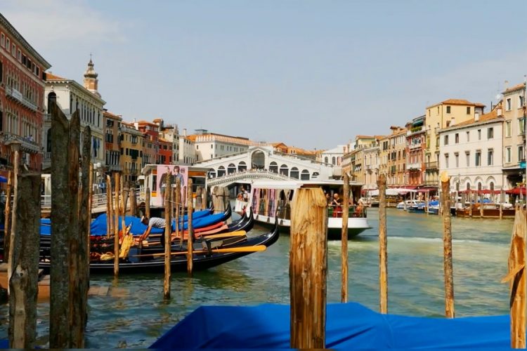 Очередной круизный лайнер едва не попал в аварию в Венеции