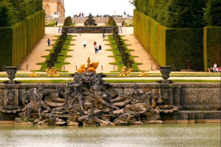 Франция введет дополнительную плату за билеты на самолеты