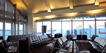 Рейс American Airlines вернулся в аэропорт из-за плохого запаха