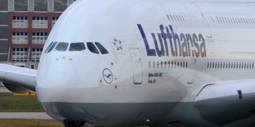 Генеральный директор авиакомпании Lufthansa выступает против дешевых билетов