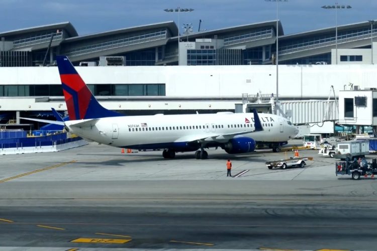 Delta Airlines в самолетах установит наборы для наркоманов