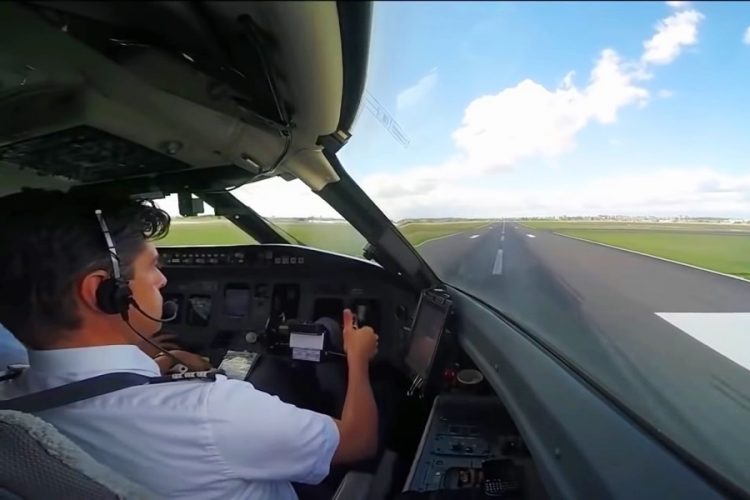 Отель в Японии открывает комнату с авиасимулятором