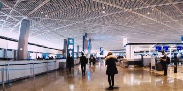 В аэропорту Нарита задержали мужчину с заряженным оружием