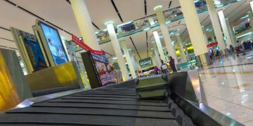 Ребенок упал в отдел для обработки багажа