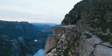 В Норвегии появится отель в скале