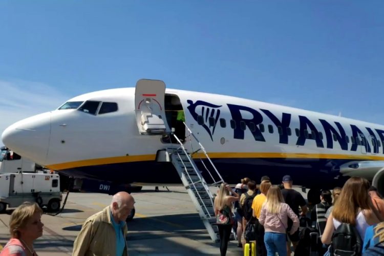Сотрудники авиакомпании Ryanair в Португалии объявили забастовку