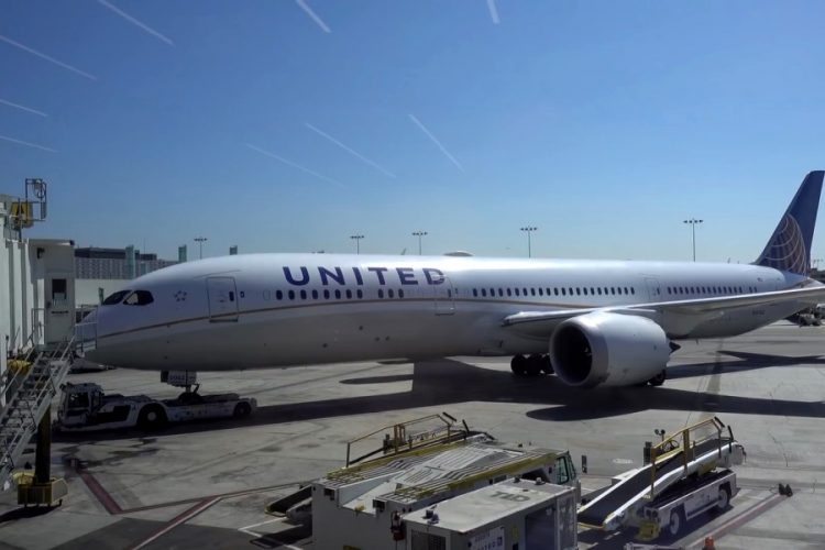 Персонал United Airlines посадил ребенка не в тот самолет