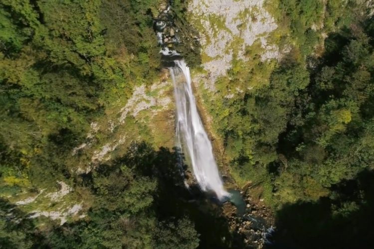 Туристы начали активно посещать горнолыжные курорты летом