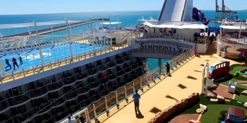 Туристы массово прибывают во Вьетнам на круизных лайнерах