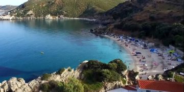 Туристы убили рыбу-меч на острове Эвия и попали под "обстрел" активистов