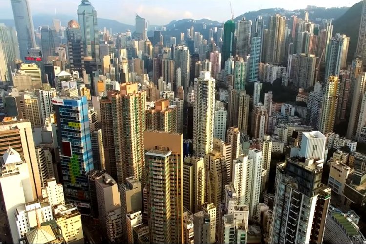 В Гонконге применили слезоточивый газ против бастующего народа