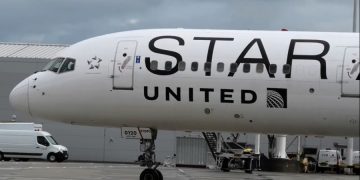 Работники аэропорта Глазго приостановили забастовку