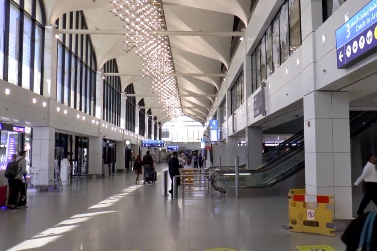 Аэропорт Дубая научит пассажиров перерабатывать пластик в игрушки