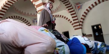 В аэропорту Абу-Даби открыли многоконфессиональную молитвенную комнату