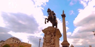 Туристам предлагают пообедать в небе над Лондоном