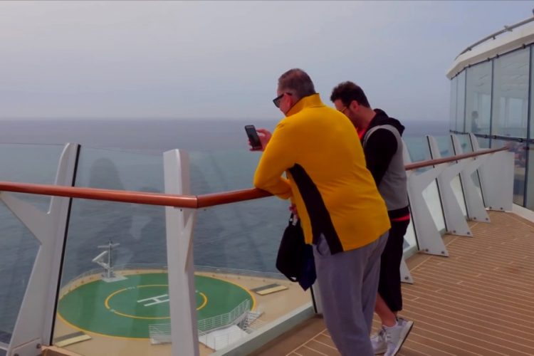 Семья выпавшего из палубы ребенка обвиняет в трагедии Royal Caribbean