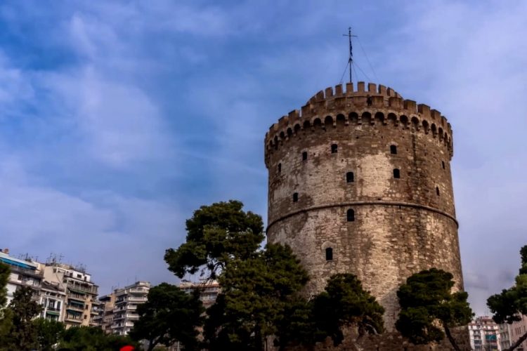 Была ли драка между персоналом и туристами в аэропорту города Салоники?