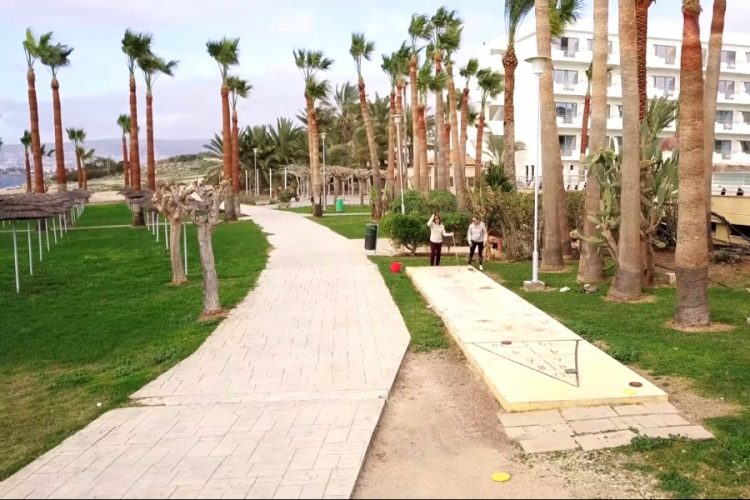 В отелях массово используют RFID-метки, которые оповещают о кражах халатов и тапочек