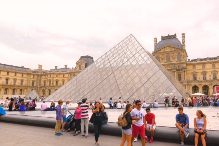 Беспорядки в центре Парижа - привычная практика