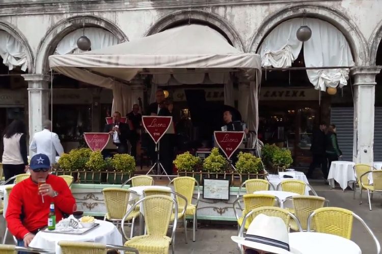 новость 07-08-2019 Венецианское кафе Лавена на площади Сан-Марко завышает цены