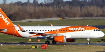 Авиакомпания easyJet массово обманывает клиентов