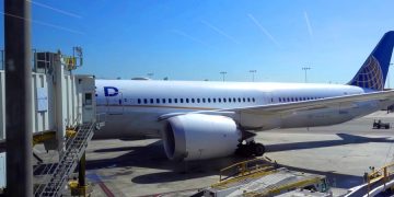United Airlines меняет правила потребления алкоголя пилотами