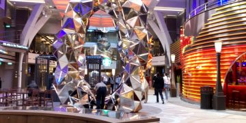 Мужчина погиб, выпав за борт Royal Caribbean