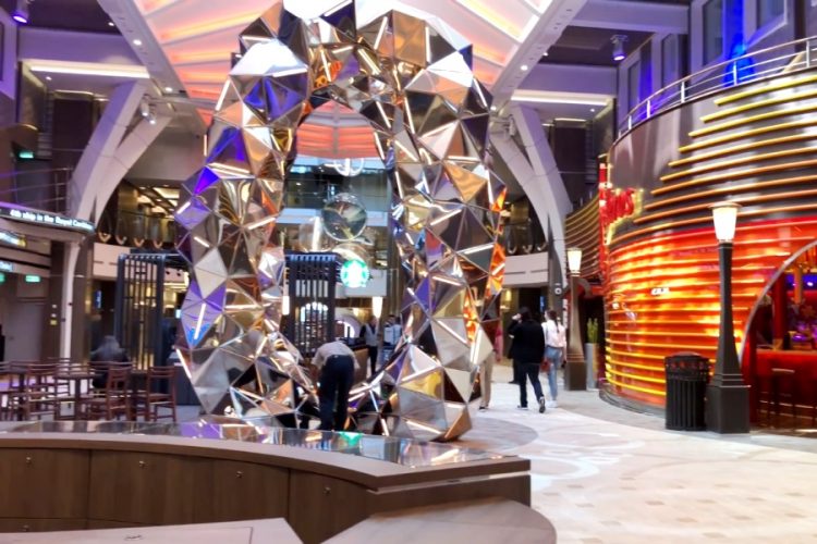 Мужчина погиб, выпав за борт Royal Caribbean