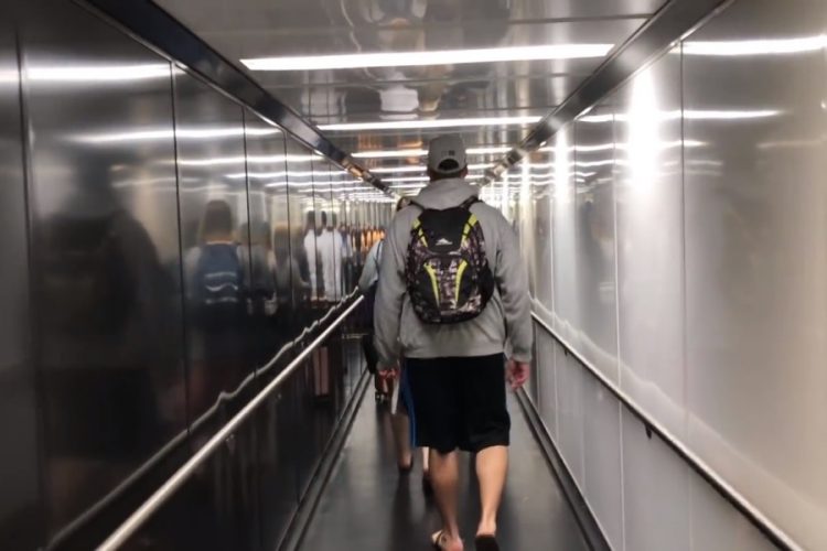 Семь пассажиров Hawaiian Airlines попали в больницу