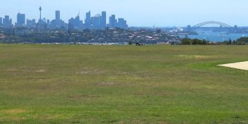 Туристка упала со скалы во время селфи в Австралии, но никто на это не отреагировал