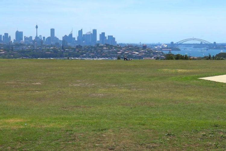 Туристка упала со скалы во время селфи в Австралии, но никто на это не отреагировал