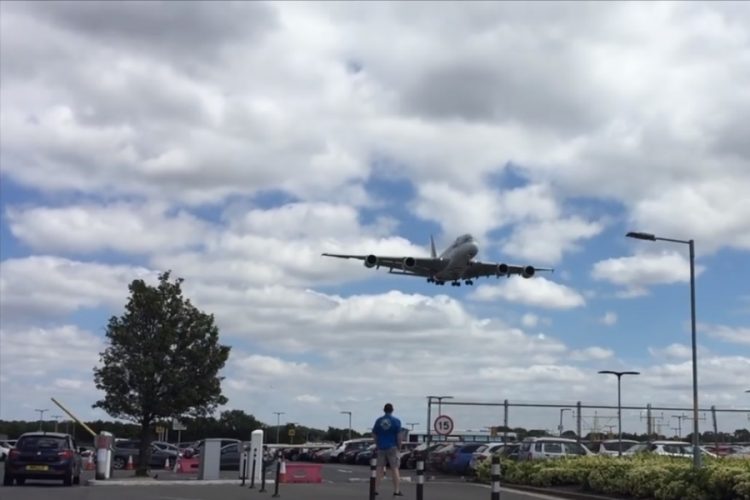 Полиция задержала педофила в аэропорту Хитроу