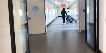 Все рейсы в Гонконг отменили