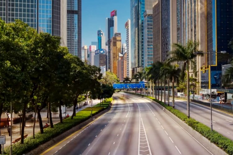 Протестующие в аэропорту Гонконга становятся похожими на террористов