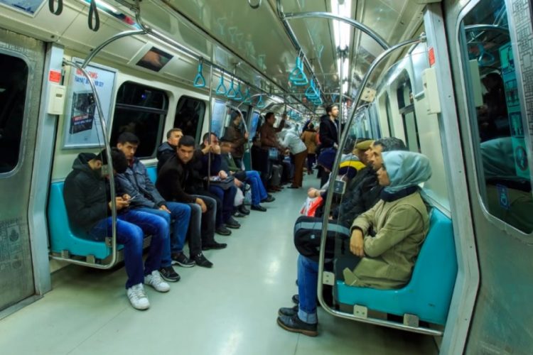 Авиакомпания Эмирейтс предложит пассажирам блюда на банановых листах