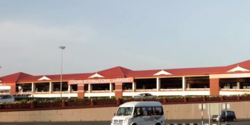 Из-за паводка закрыли аэропорт Кочи (Керала)