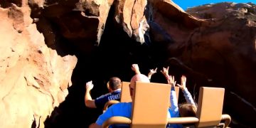 Парк Дисней приглашает на новые курорты с супергероями