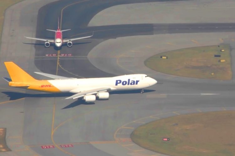 Демонстранты добрались до аэропорта Гонконга