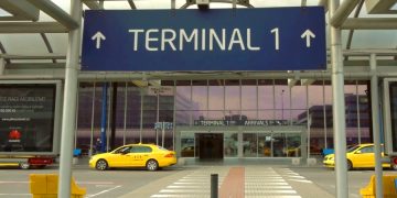 В аэропорту Праги появились цифровые табло на русском языке