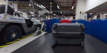 Бортпроводник получил срок за контрабанду наркотиков