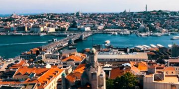 Громкая музыка на кораблях в Стамбуле мешает местным спокойно жить