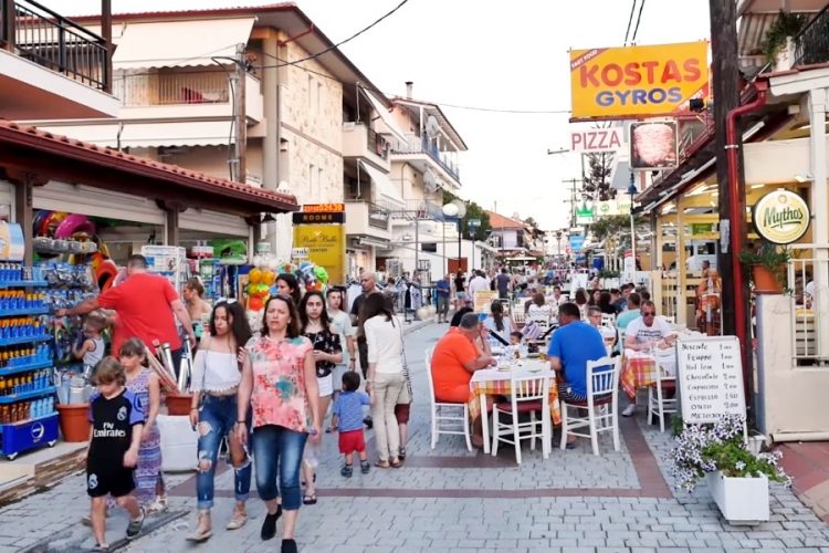 Греческие центры приема мигрантов трещат по швам