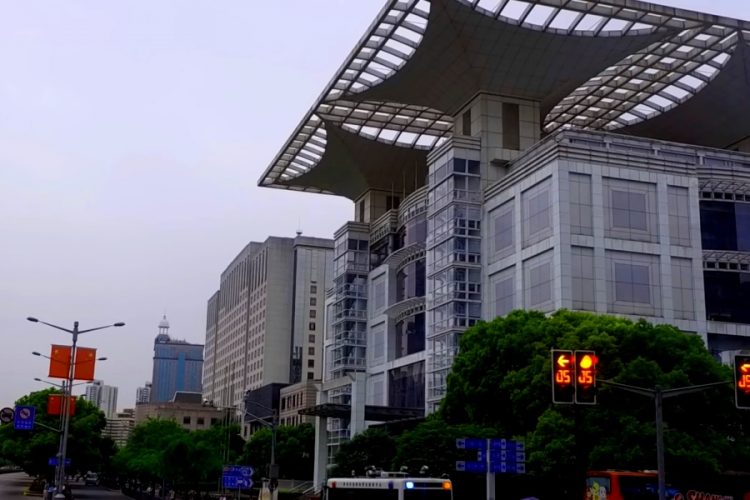 Конфликт между Китаем и США сказался на перелетах в Азию