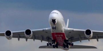 Проверка Airbus A380 закончилась проломанным носом самолета
